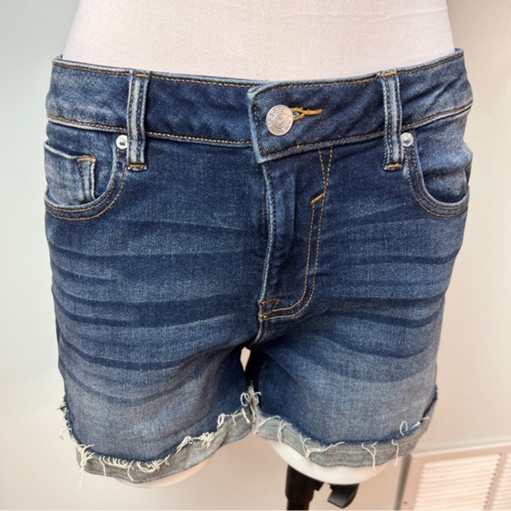 Vigoss Marley Cutoff Denim Shorts Size 29
Classic Medium Wash